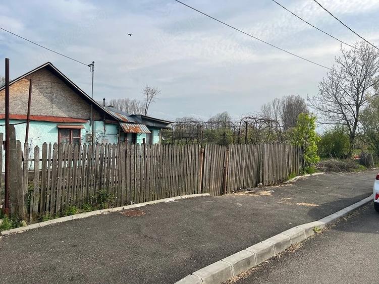 Casă cu Teren 1200 Mp în Pictor Rosenthal