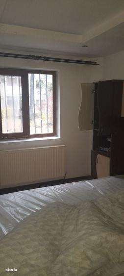 Apartament cu 3 camere semidecomandat în Micro 6