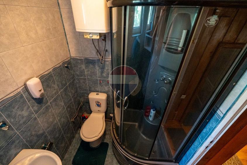 Casă individuală cu 3 camere cu Teren 3166 Mp în Burjuc