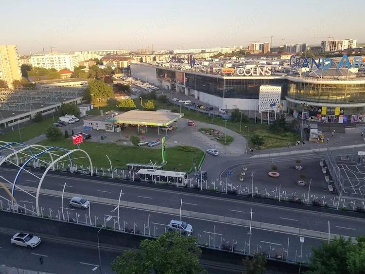 Apartament cu 3 camere decomandat în Berceni