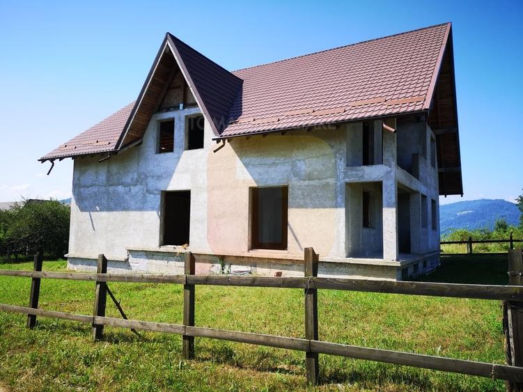 Casă individuală cu 6 camere cu Teren 800 Mp în Alexandru cel Bun