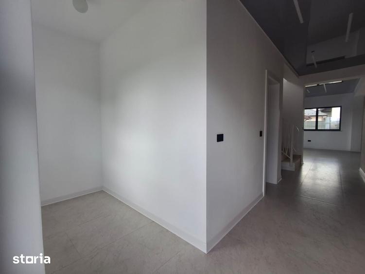 Casă cu 5 camere cu Teren 477 Mp în Bârnova