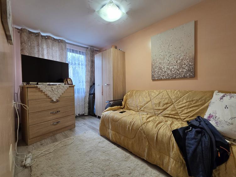 Apartament cu 3 camere decomandat, mobilat în Alexandru cel Bun