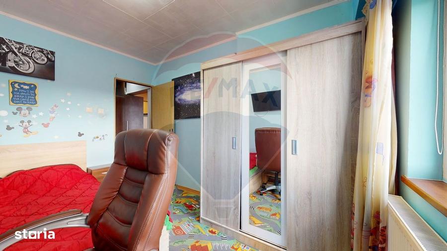 Apartament cu 3 camere decomandat în Triaj