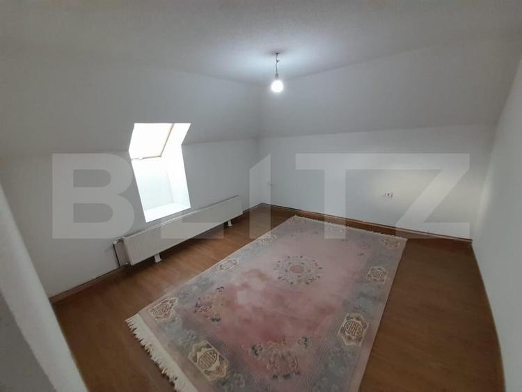 Casă individuală cu 5 camere cu Garaj în Central