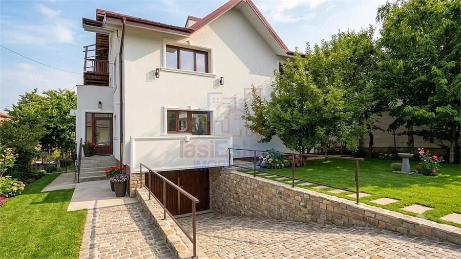 Casă cu 5 camere cu Teren 600 Mp în Filiași