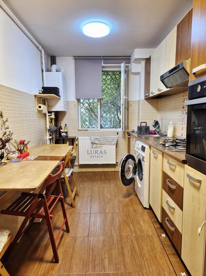 Apartament cu 4 camere semidecomandat, mobilat în Tomis III