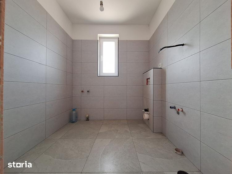 Casă cu 5 camere cu Teren 250 Mp în Ghiroda