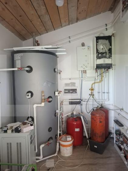 Casă individuală cu 7 camere cu Teren 1045 Mp în Central