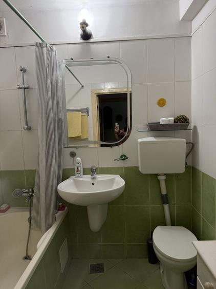 Apartament cu 3 camere decomandat în Izvoru Crișului