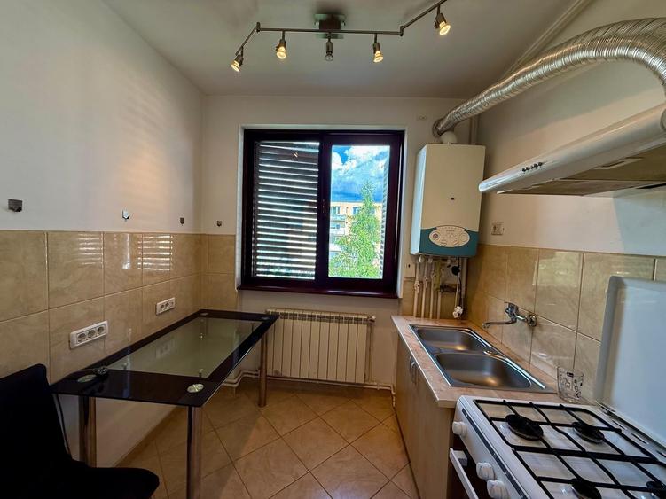 Apartament cu 3 camere semidecomandat în Ultracentral