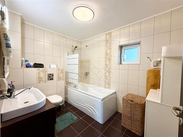 Ap modern, cu 3 camere, balcon - Zona Lazaret - 17