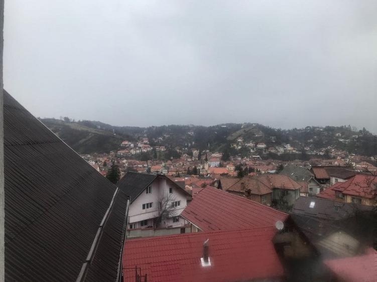 Casă individuală cu 4 camere cu Canalizare în Schei