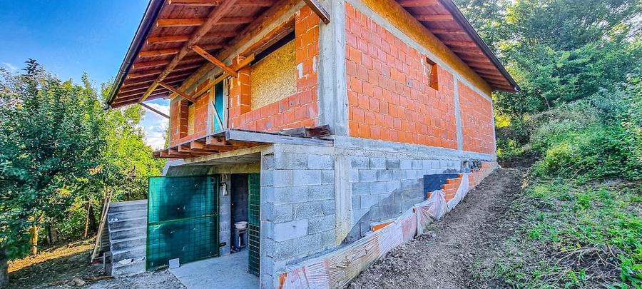 Casă cu 3 camere în Boțești