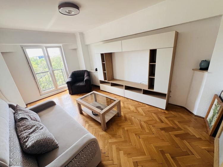 Apartament cu 3 camere decomandat, mobilat în Parcul Circului