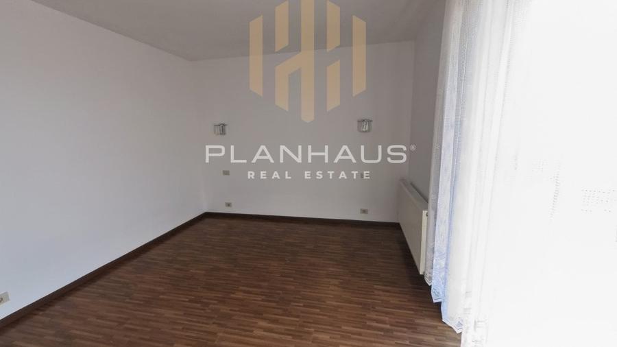 Apartament cu 4 camere semidecomandat, mobilat în Hotvon