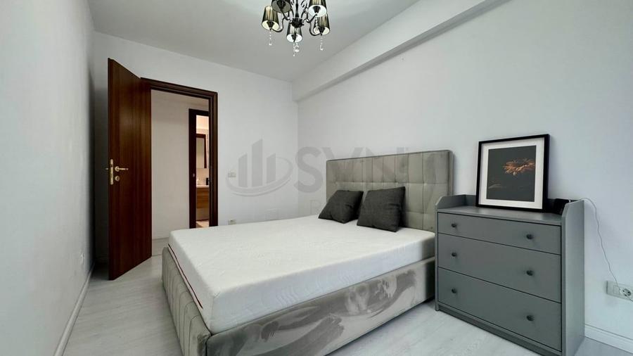Apartament cu 3 camere semidecomandat în Barbu Văcărescu