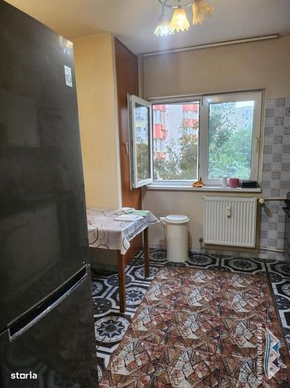Apartament cu 3 camere decomandat în Drumul Sării