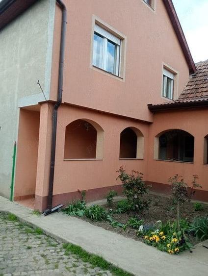 Casă cu 5 camere în Central