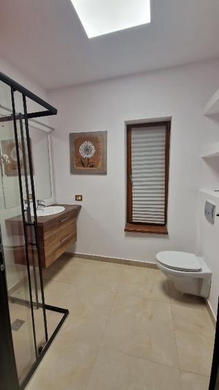 Casă individuală cu 4 camere cu Canalizare în Fundeni