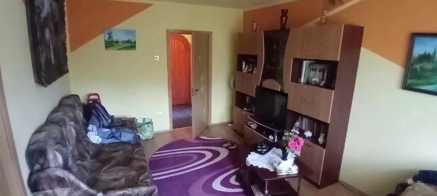 Apartament cu 2 camere decomandat în Petros