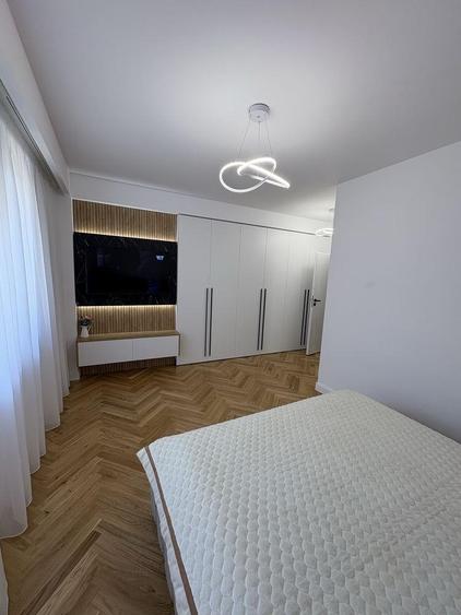 Apartament cu 4 camere decomandat, mobilat în Central