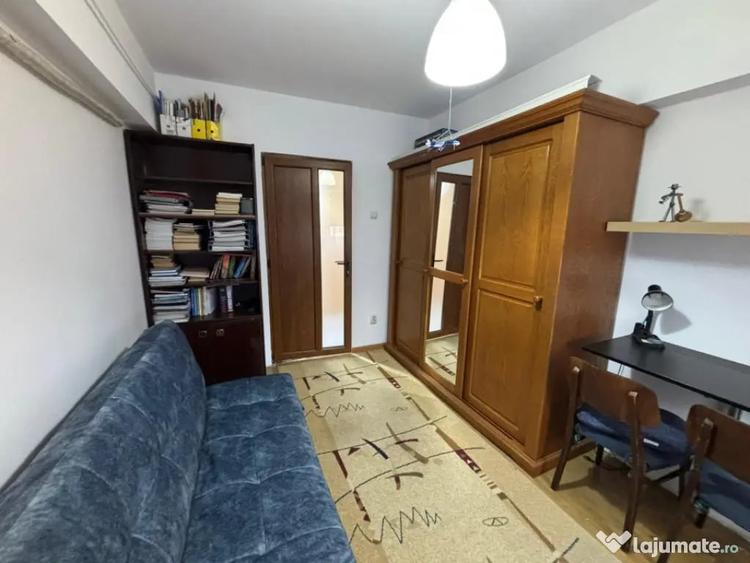 Apartament cu 4 camere decomandat în Central