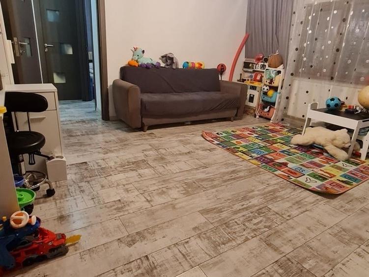 Apartament cu 2 camere semidecomandat, mobilat în Rovine