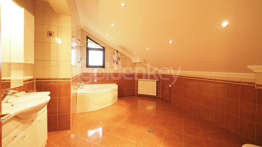 Casă individuală cu 8 camere cu Piscina în Pipera