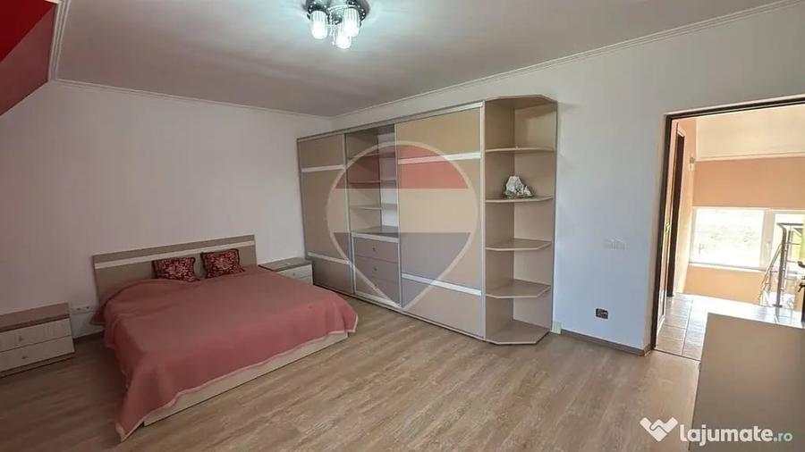 Casă cu 5 camere cu Teren 535 Mp în Sântandrei