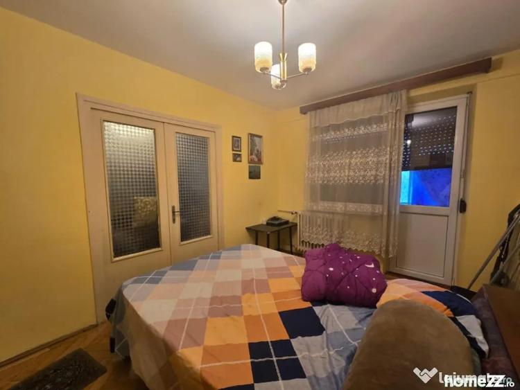 Apartament cu 4 camere decomandat în Central