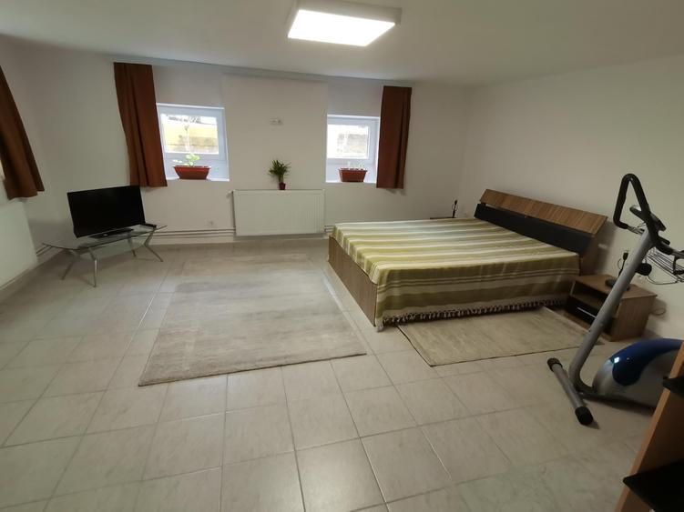 INCHIRIEZ apartament 2 camerea la casa ,renovat, zona Lazaret - 1