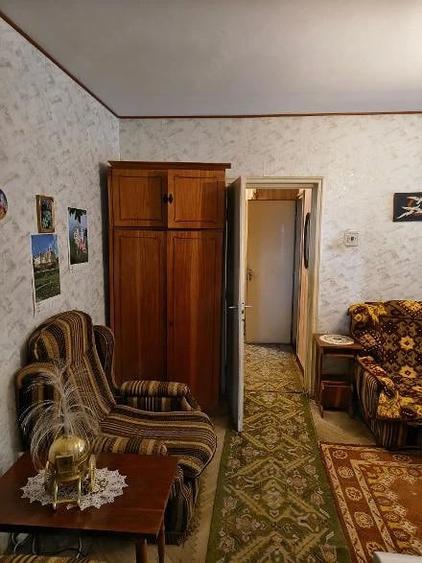 Apartament cu 3 camere semidecomandat în Est