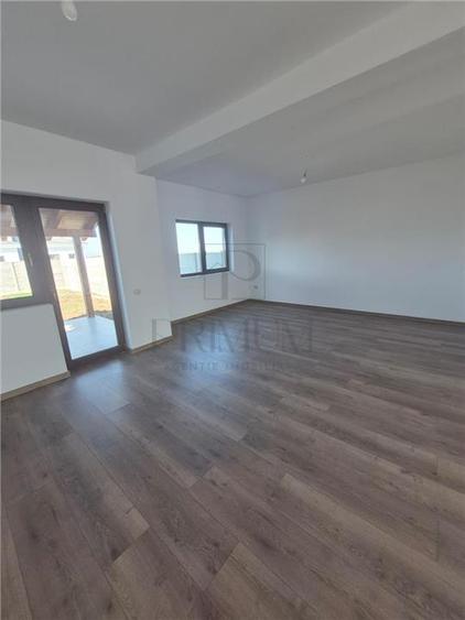 Duplex cu 4 camere cu Canalizare în Moșnița Veche