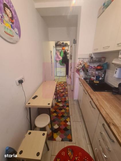 Apartament cu 3 camere semidecomandat în Cuza