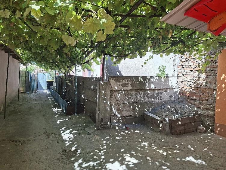 Casă cu 5 camere cu Teren 370 Mp în Lumina