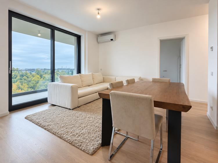 Apartament cu 3 camere semidecomandat în Băneasa
