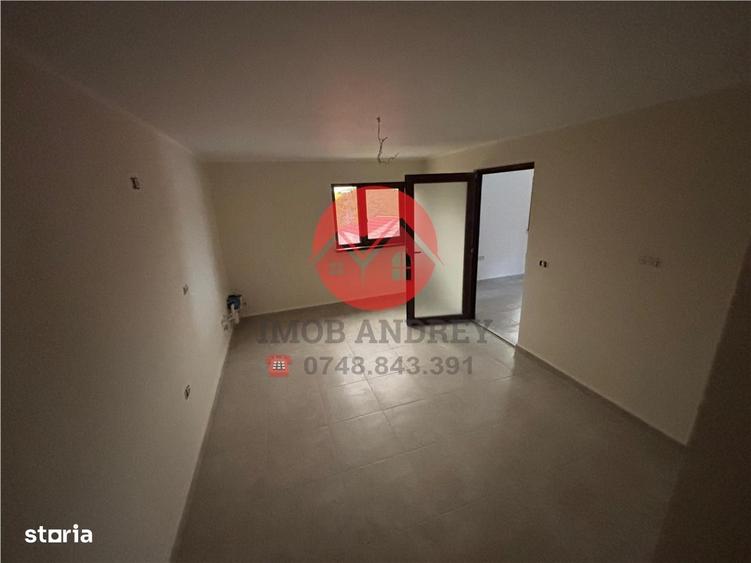 Casă cu 4 camere în Parcheș