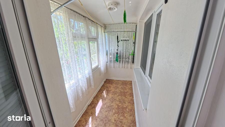 Apartament cu 3 camere semidecomandat în Titan