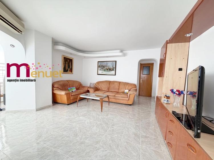 Apartament cu 3 camere decomandat în Central
