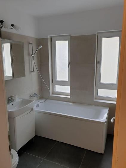Apartament cu 3 camere decomandat în Exterior Vest