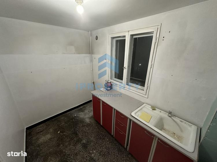 Apartament cu 3 camere semidecomandat în Central