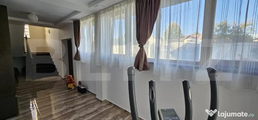 Casă cu 5 camere cu Teren 1300 Mp în Valea