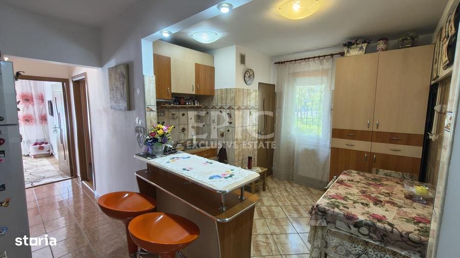 Apartament cu 3 camere decomandat în Pandurilor