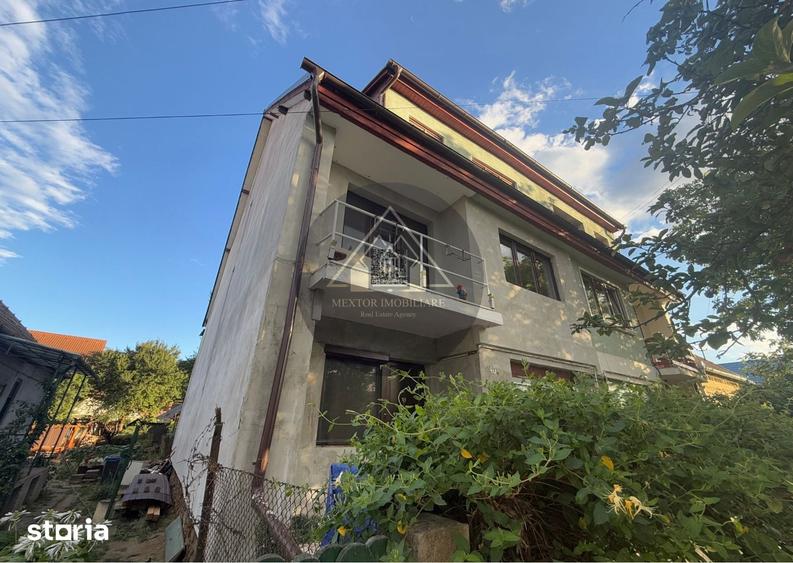 Casă cu 3 camere decomandat cu Teren 300 Mp în Central