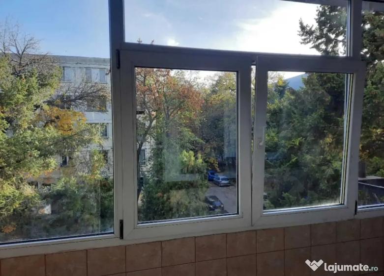 Apartament cu 3 camere decomandat în Drumul Taberei
