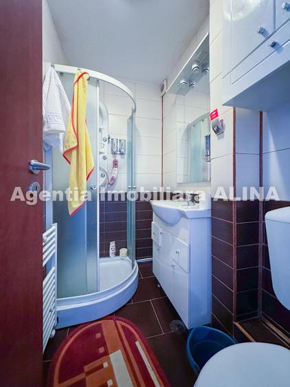Apartament cu 3 camere semidecomandat în Micro 15