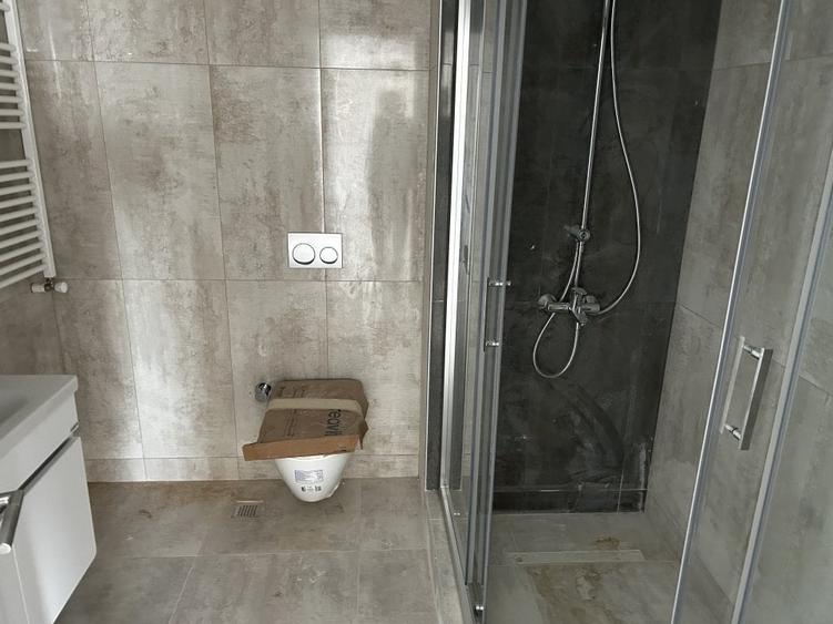 Penthouse cu 3 camere decomandat în Central