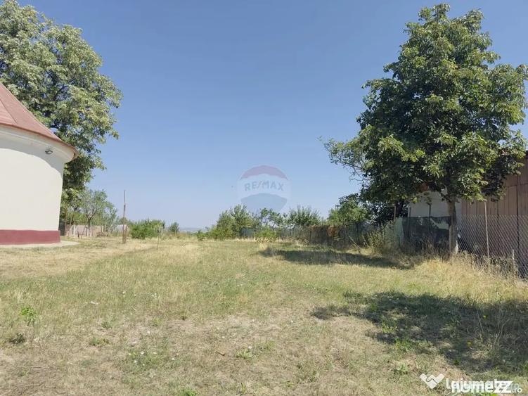Teren de 2841 mp, în Apateu