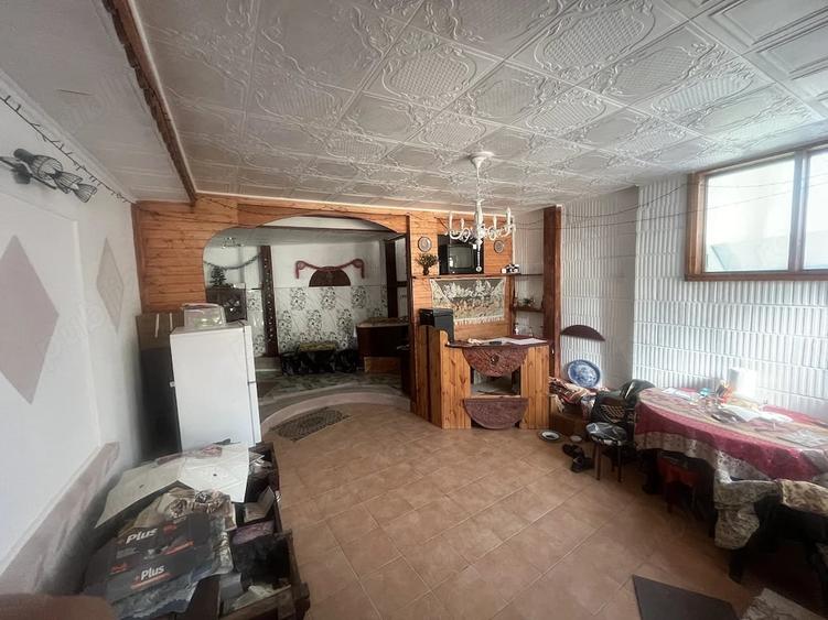 Casă cu 5 camere cu Teren 690 Mp în Central